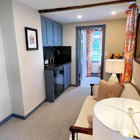 Sally Webster Inn-3